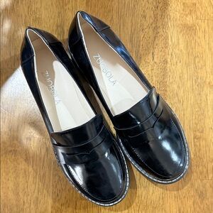 Zuobola Women’s Black patent leather Loafers; Size 9